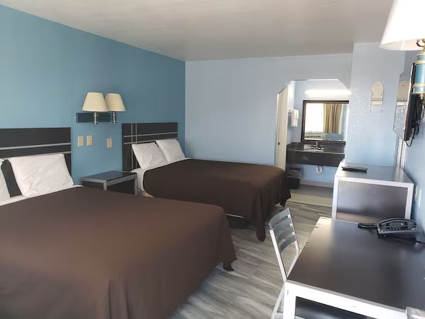 Regency Inn — Guest room