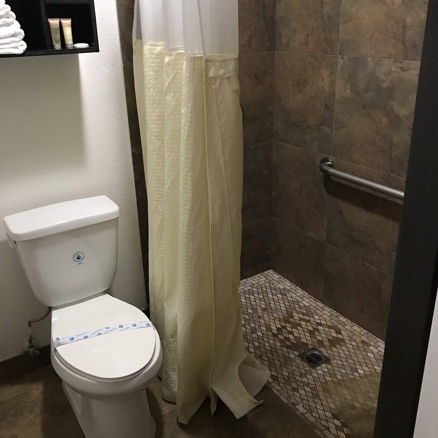 Regency Inn Los Angeles Los Angeles California — Bathroom