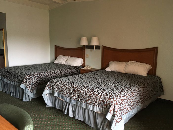 Regency Inn — Guest room
