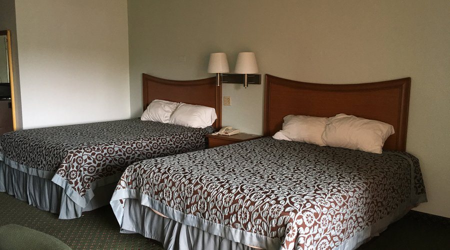 Regency Inn — Guest room