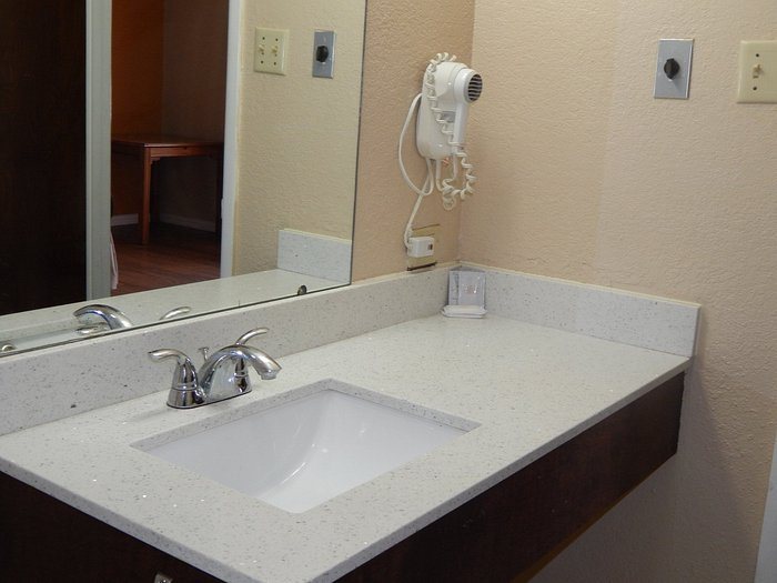 Regency Inn Suites — Bathroom