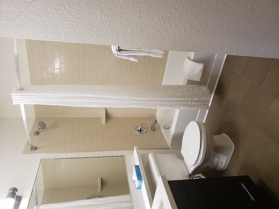 Regency Miami Airport by Sonesta Miami Florida — Bathroom