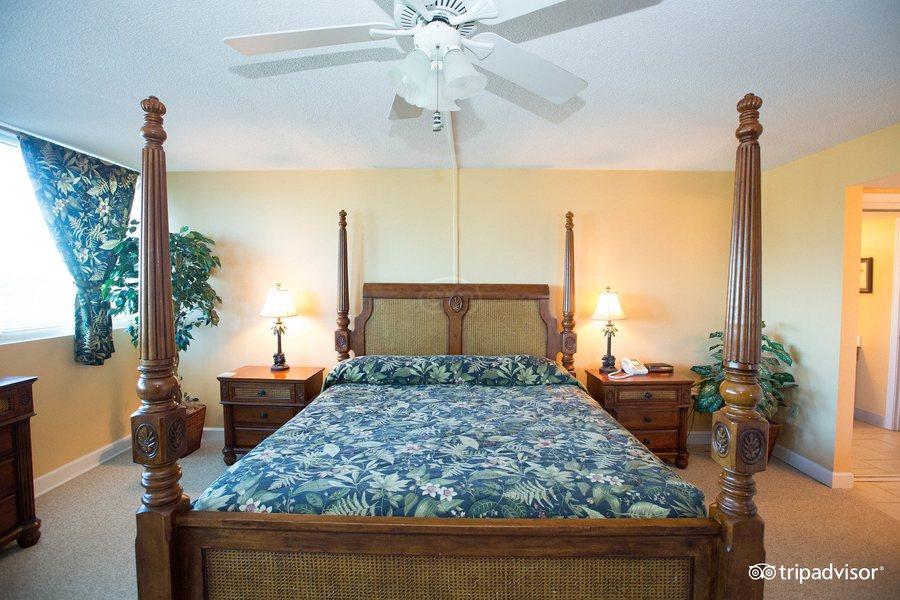 Regency Towers — Guest room