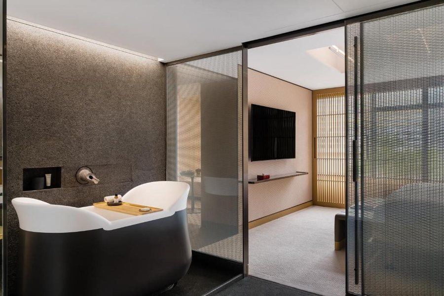 Regent Hong Kong by IHG — Bathroom