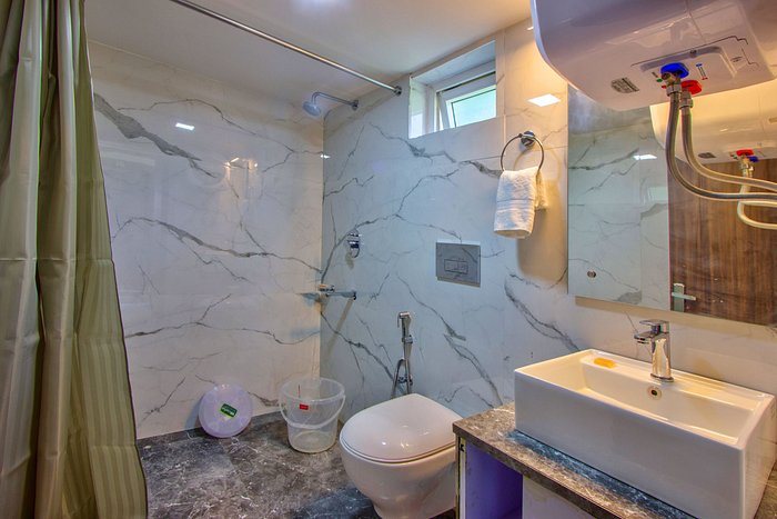 Regenta Inn by Riverside Manali — Bathroom