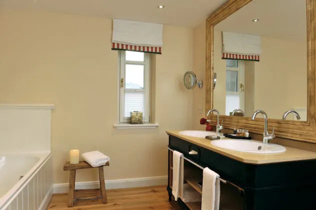Relais Chateaux Hardenberg BurgHotel — Bathroom