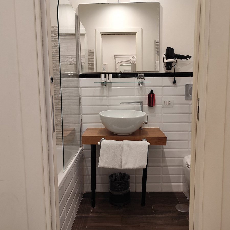 Relais Monti — Bathroom