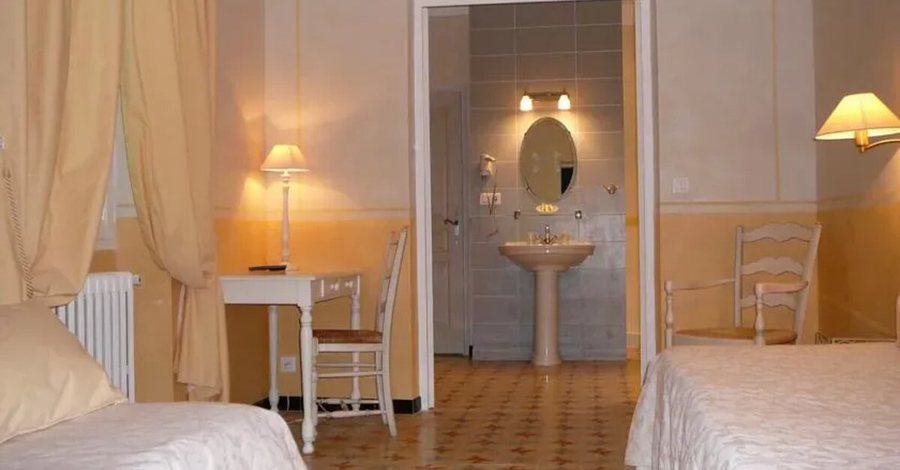 Relais Notre Dame De Quinson — Bathroom