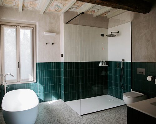 Relais Roncolo 1888 an SLH Hotel — Bathroom