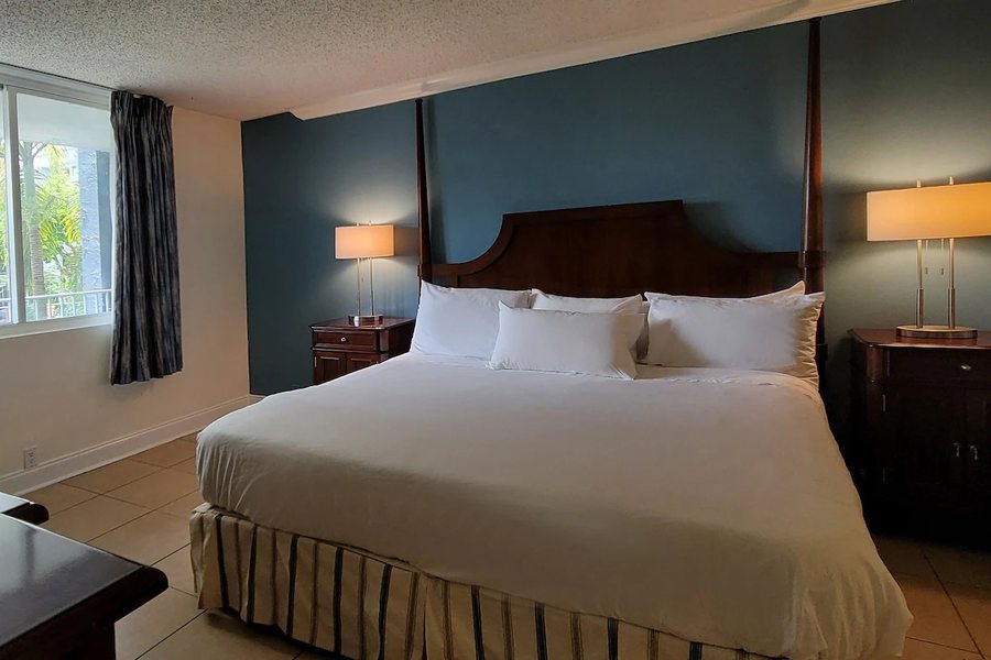 Relax Inn — Guest room