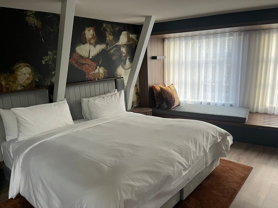 Renaissance Amsterdam Hotel — Guest room