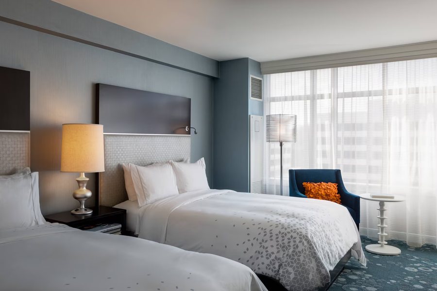 Renaissance Arlington Capital View Hotel — Guest room