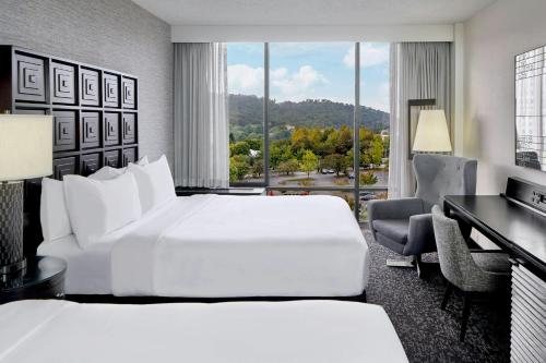 Renaissance Asheville Downtown Hotel — Guest room