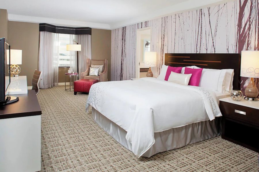 Renaissance Atlanta Waverly Hotel Convention Center — Guest room