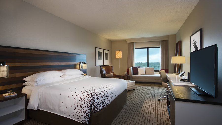 Renaissance Austin Downtown Hotel — Guest room