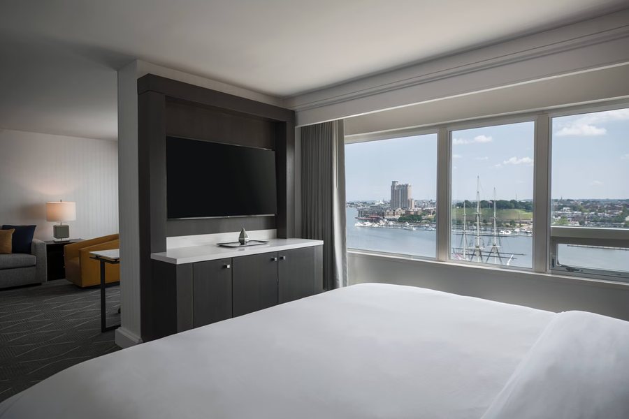 Renaissance Baltimore Harborplace Hotel — Guest room