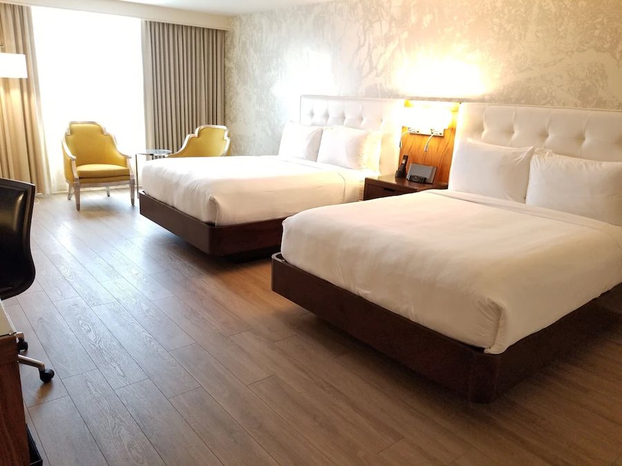 Renaissance Baton Rouge Hotel — Guest room