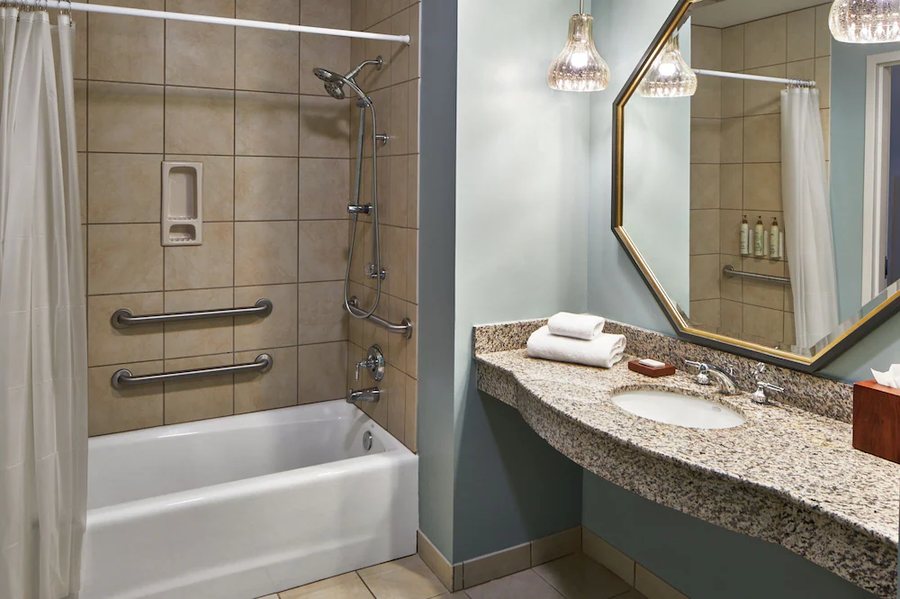 Renaissance Birmingham Ross Bridge Golf Resort Spa — Bathroom