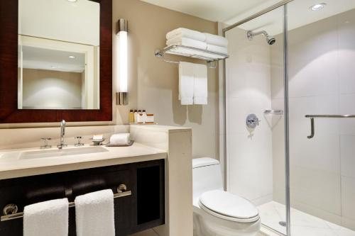 Renaissance Boca Raton Hotel — Bathroom