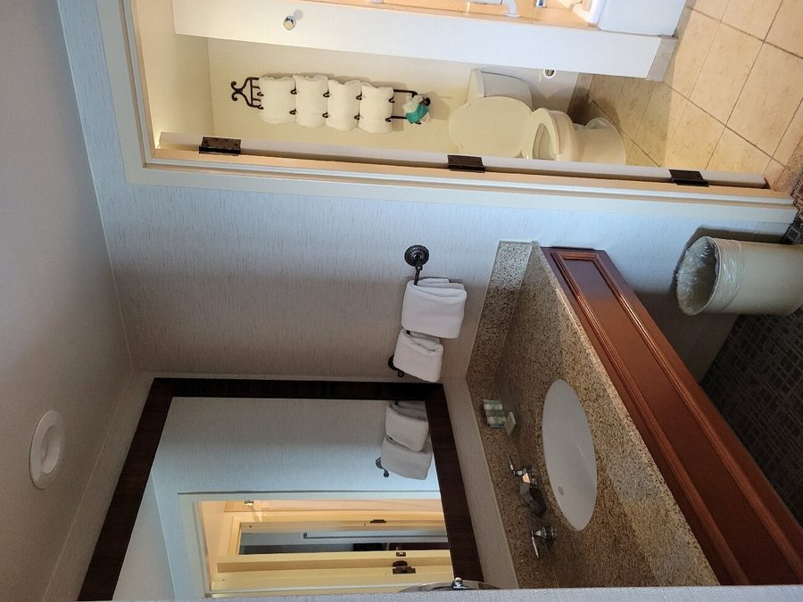 Renaissance Boulder Flatiron Hotel — Bathroom