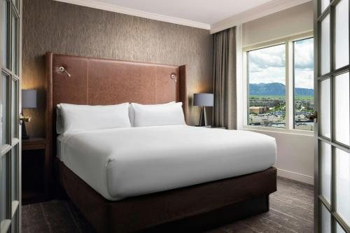 Renaissance Boulder Flatiron Hotel — Guest room