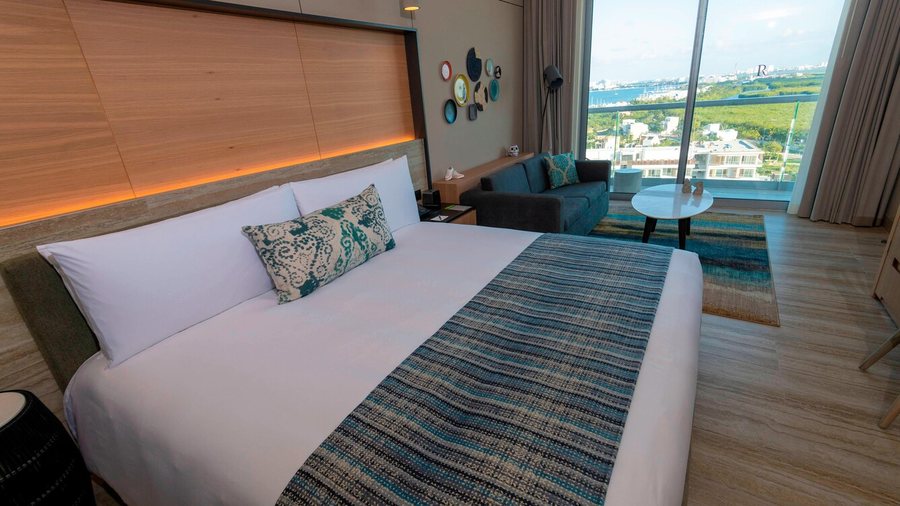 Renaissance Cancun Resort Marina — Guest room