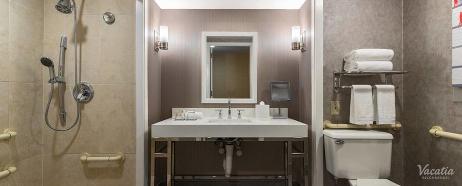 Renaissance Chicago Downtown Hotel Chicago Illinois — Bathroom