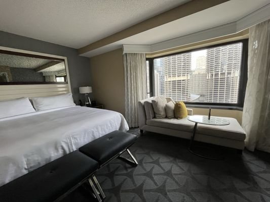 Renaissance Chicago Downtown Hotel Chicago Illinois — Guest room