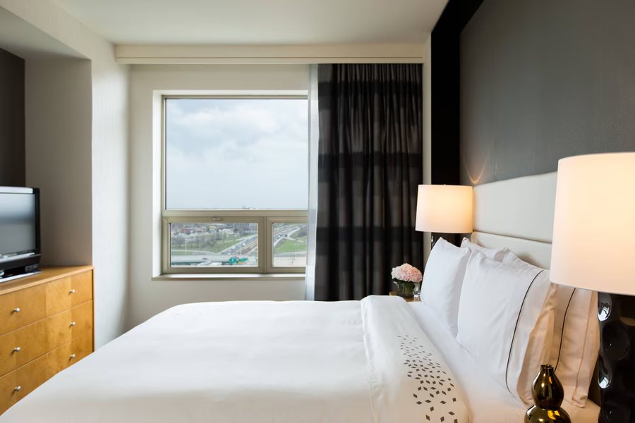 Renaissance Chicago O Hare Suites Hotel — Guest room
