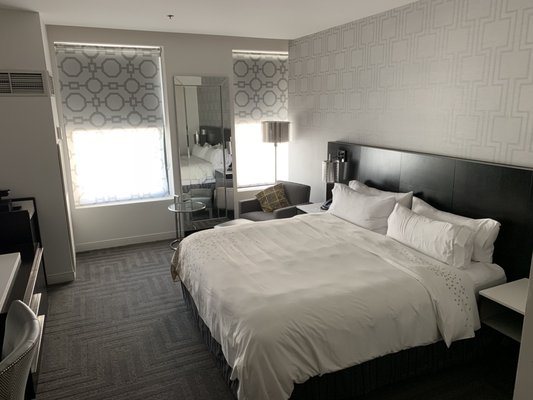 Renaissance Cincinnati Downtown Hotel — Guest room