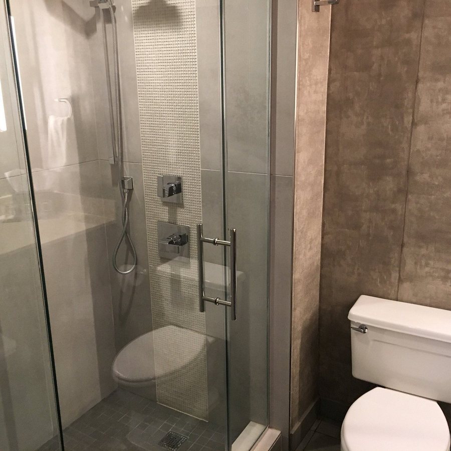 Renaissance Denver Hotel Conference Center — Bathroom