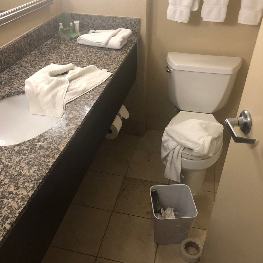 Renaissance Indianapolis North Hotel — Bathroom