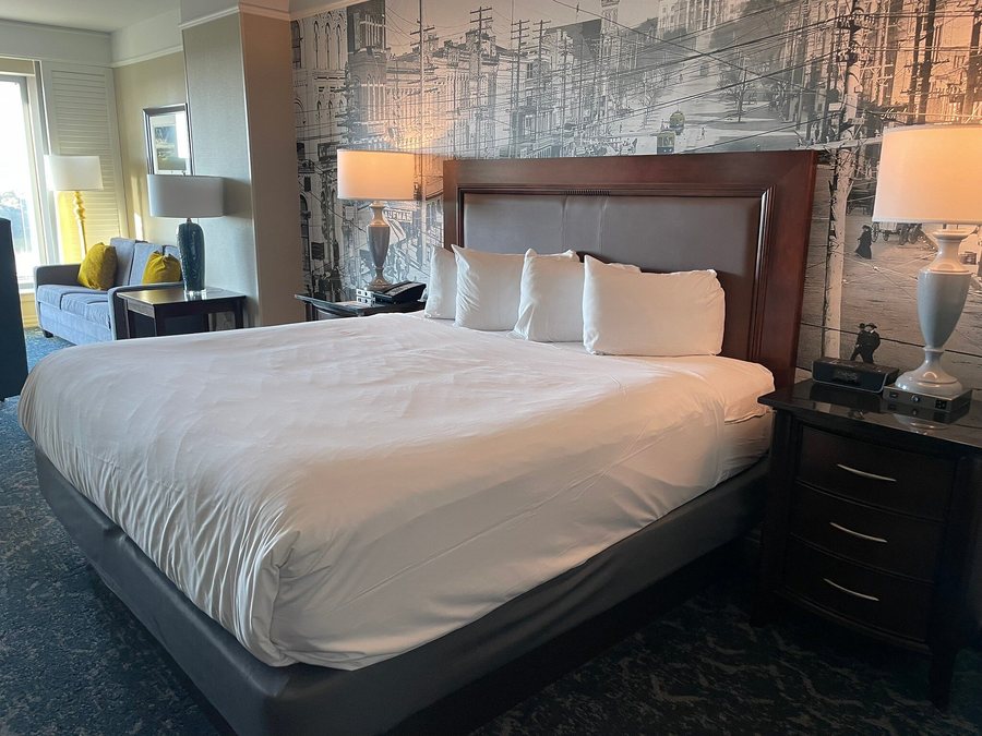 Renaissance Montgomery Hotel Spa at the Convention Center — Guest room