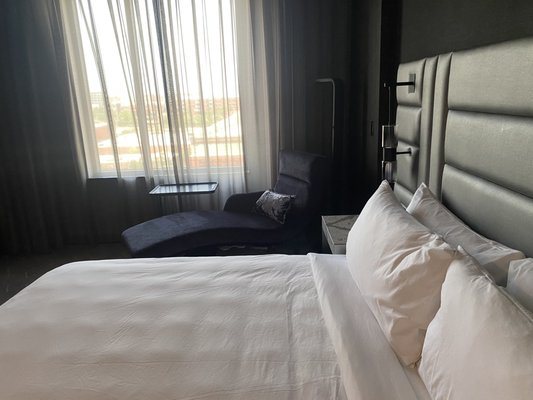 Renaissance Oklahoma City Downtown Bricktown Hotel — Guest room