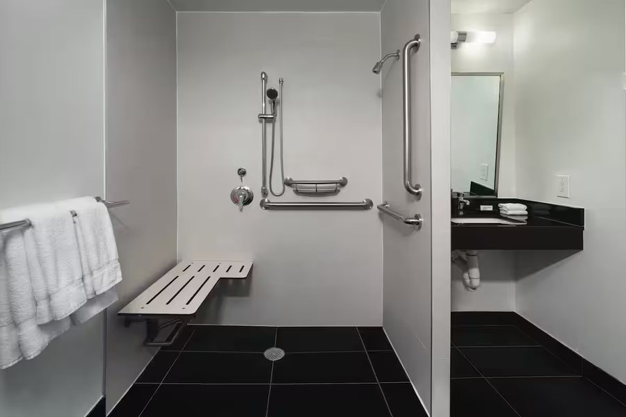Renaissance Philadelphia Downtown Hotel — Bathroom