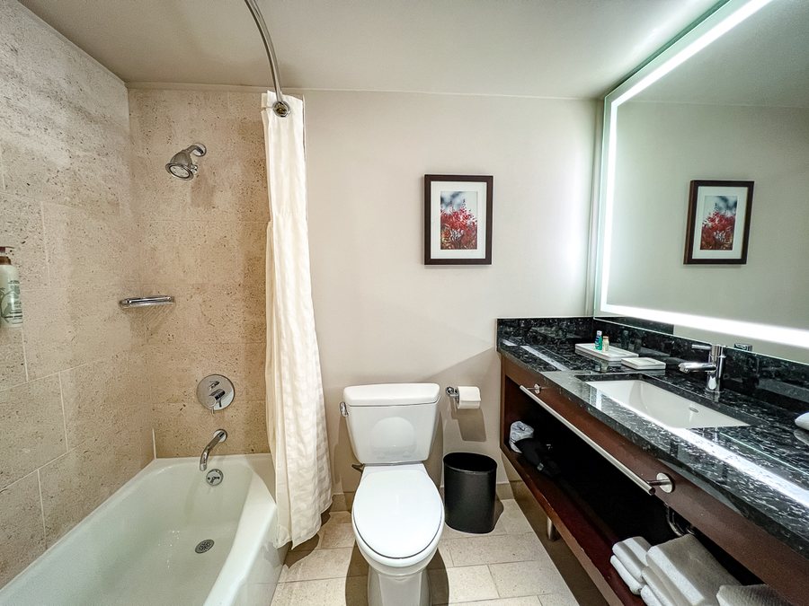 Renaissance Seattle Hotel — Bathroom