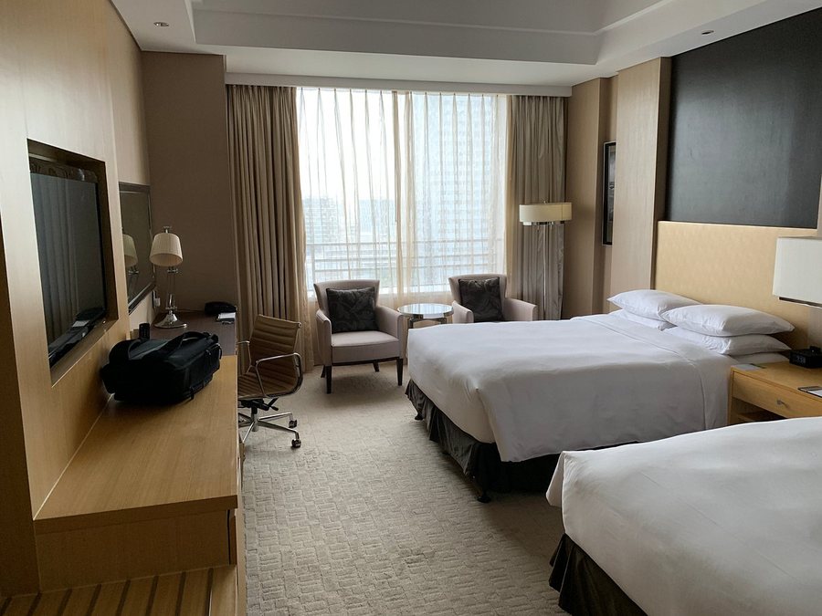 Renaissance Shanghai Caohejing Hotel — Guest room