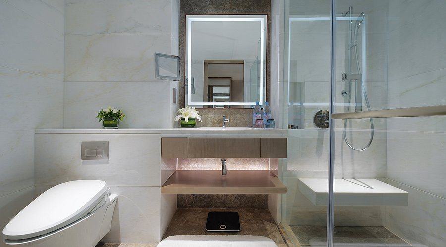 Renaissance Shanghai Hongqiao — Bathroom