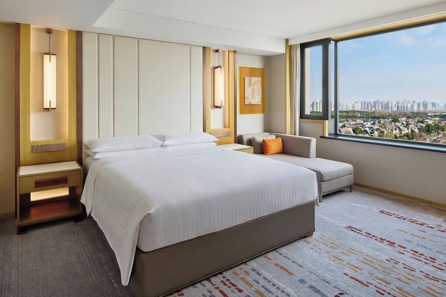 Renaissance Shanghai Hongqiao — Guest room