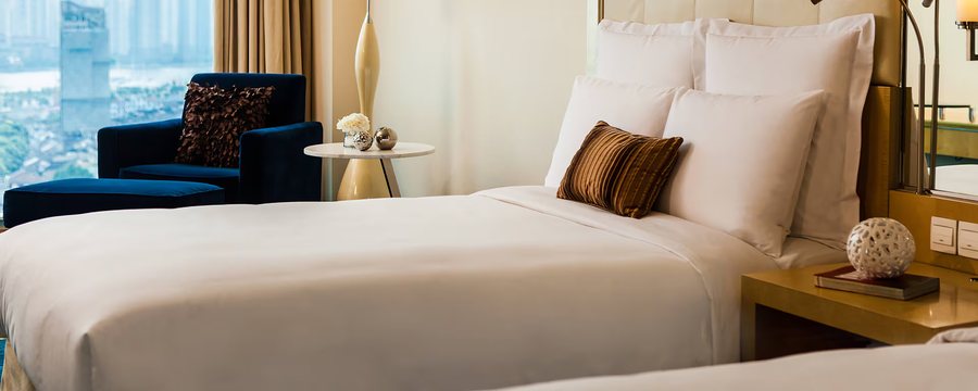 Renaissance Shanghai Yu Garden Hotel — Guest room
