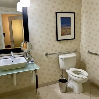 Renaissance Walnut Creek Hotel — Bathroom
