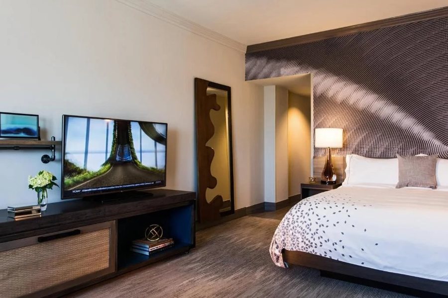 Renaissance Waterford Oklahoma City Hotel — Guest room