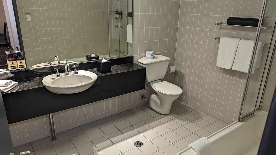 Rendezvous Hotel Sydney The Rocks — Bathroom