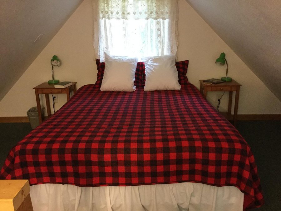 Renfro s Lakeside Retreat — Guest room