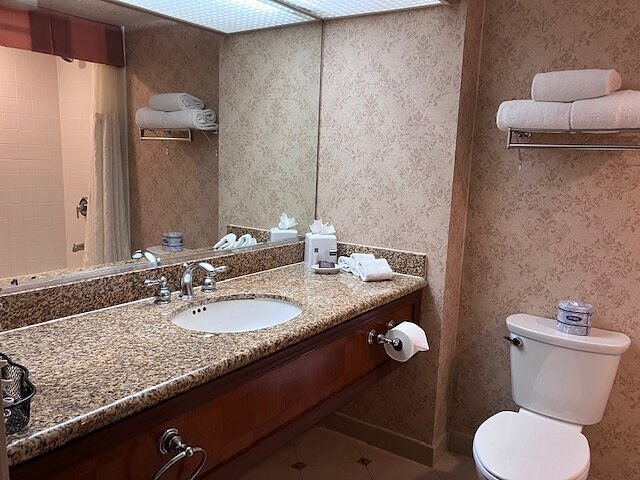 Reno Suites — Bathroom