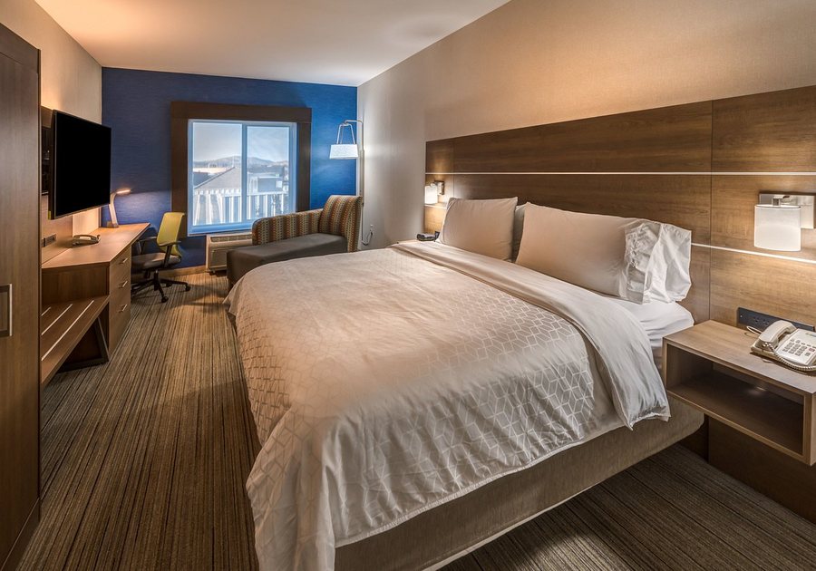 Reno Suites — Guest room