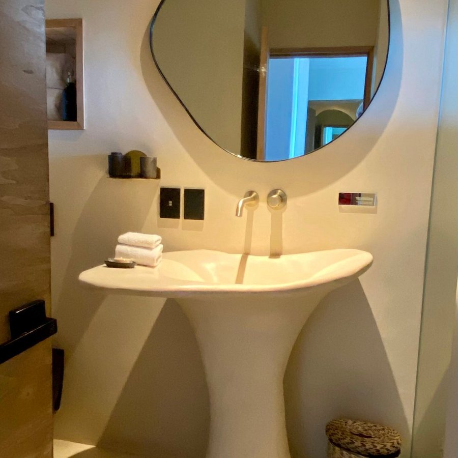 Republica Pagana — Bathroom