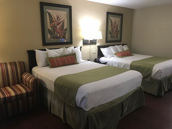 Residence Hub Inn Suites — Guest room