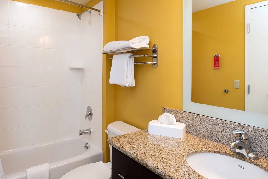 Residence Inn Bakersfield West — Bathroom