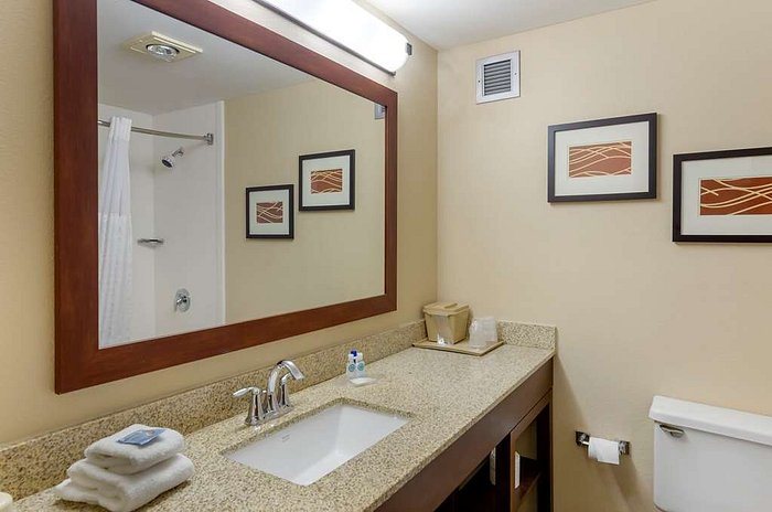 Residence Inn Blacksburg University — Bathroom
